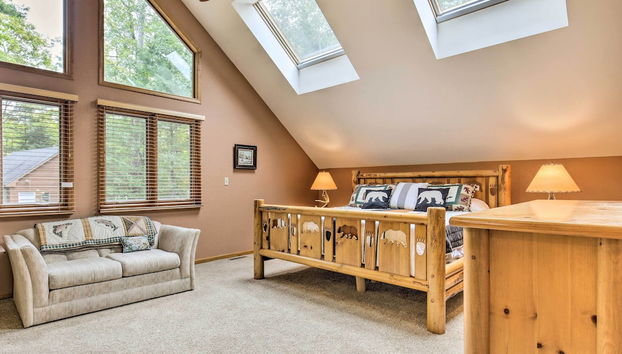 Waterfront Lake Tomahawk Cabin w/ Game Room - Foto 2, Interni