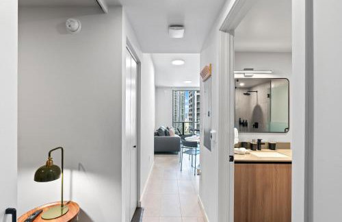 Downtown Condo with Den and Pool Access - Foto 4