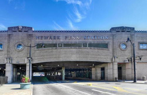 2BR 2BA, King bd, Gym, Free Parking, 8min to Train - Foto 71