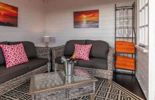 Pendine Sands Edith Villas - a luxury seaside home with beautiful sea views - Photo 23