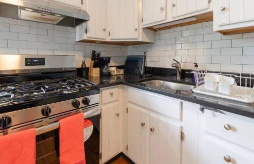 Charming 3BR Home With 2 Parking Spot, Near Transit & Shopping, - Foto 9