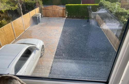 Blissful 4-Bedroom Home with Hot tub - Foto 5