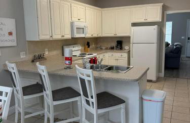 Beach Days, Nightlife Nights, East End of PCB - Foto 26