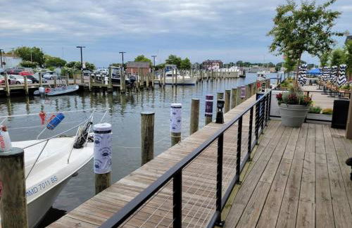 Annapolis Escape Steps to Harbor backs to Gate 1 - Foto 15