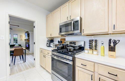 Amazing Getaway Home - 4 Bedrooms 2,5 Baths - West Houston, Katy, Richmond - Huge Pool, Mini-Golf, PingPong, Billards, BBQ, Katy Asian Town, Typhoon Waterpark, King Bed - Foto 35