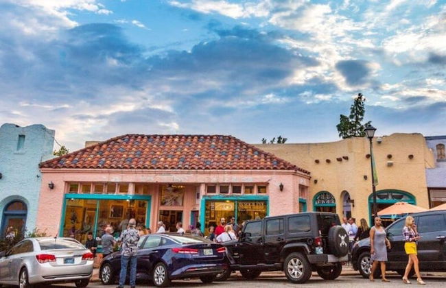 Cozy Downtown Escape With Full Kitchen 32A - Photo 11