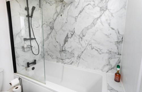 Contractors Stay - Free Parking - Fast WiFi - Sleeps 4 - Foto 26