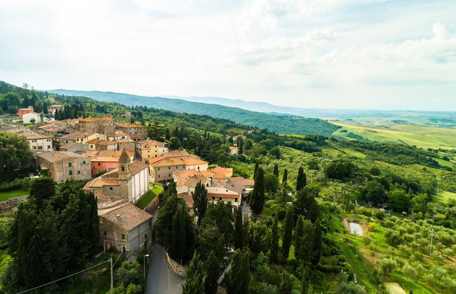Holiday Home in Town Center with Pool, Garden, Hot Tub - Photo 57