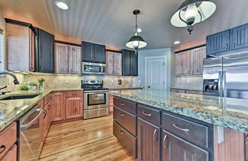 Cabin with Beach Access, Sport Court, Hot Tub and View - Foto 7