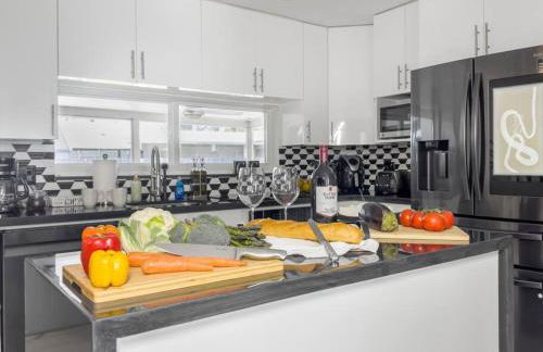 Amazing Home w Heated Pool 8 mins to the Beach - Foto 31