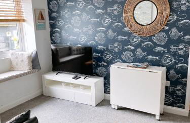 Plain Sailing 2 min walk to the harbour amazing location - Photo 10