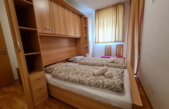 Comfortable Apartment With Mountain View - Photo 4