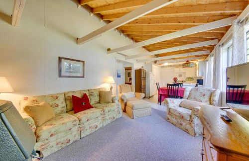 Rustic Retreat Across from Lake Family Friendly! - Foto 8