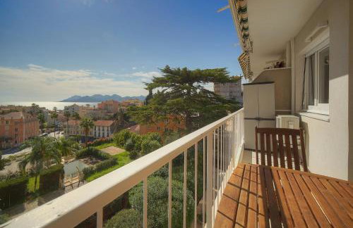 FRGK Fauvettes 1BDR Terrace, Parking, AC & Ultra-Fast Wi-Fi - Photo 6