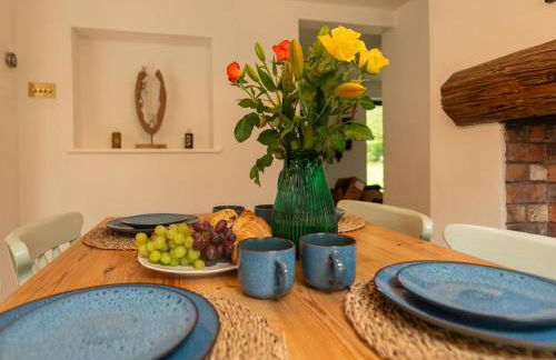 Acorn Lodge Luxury Retreat In a Stunning Oasis With Hot Tub - Pass the Keys - Foto 26