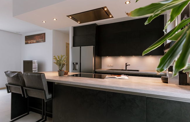 Modern Apartment With Large Terrace - Photo 3