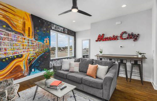 Home with Rooftop Deck & Garage, 2 miles to Downtown Broadway - Foto 13