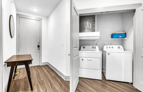 Bright 2BD 2BA Suite Gym and Pool City Center Stay - Foto 13