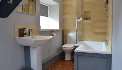 No. 5 @ Ginhaus - Photo 2