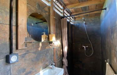 Bohémienne regarde la mer. - Foto 9