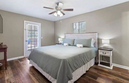 Travis' Place - Convenient and Affordable Location - Foto 16