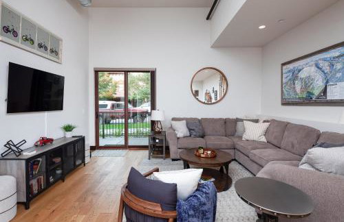 BEST Location, Large & Modern, Glacier Avails! - Foto 23