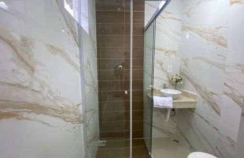 Linda casa em Guaiúba, Guarujá, 2 suites e piscina - Foto 11