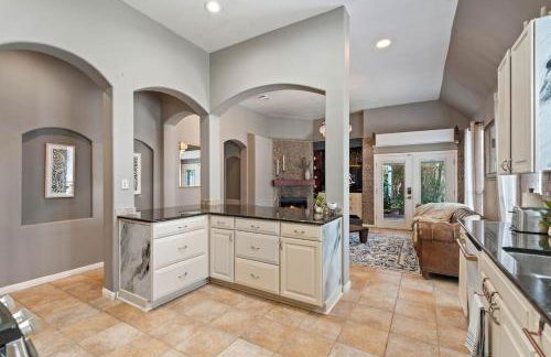 Modern 4BR Home w WiFi by Dell Diamond - Photo 4