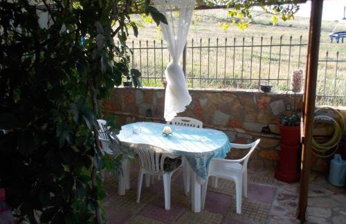 Beachside Mobile Home with Private Yard - Foto 21