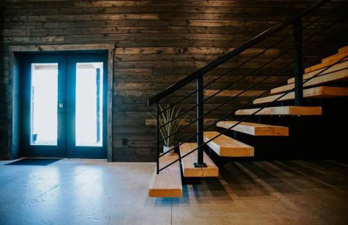 Luxe Nordic Barndominium Retreat at Black Pine - Foto 8