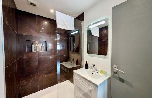 Charming Flat With Free Parking in Prime Location - Foto 12