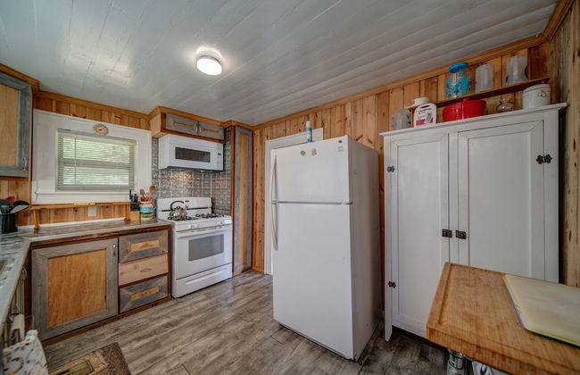 Moonshiner's Cabin Minutes From Two Wheels! - Foto 10