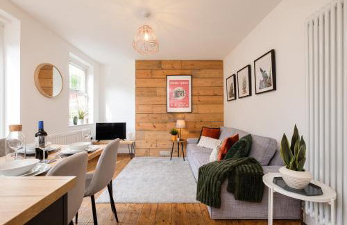 New Long Stays-4Bed-2Bath-Parking-By FabAccommodation - Foto 1