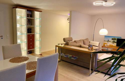 Charmante Doppelhaushälfte mit geräumiger Wohnung und Sonnenterrasse in Wiehl - Foto 1