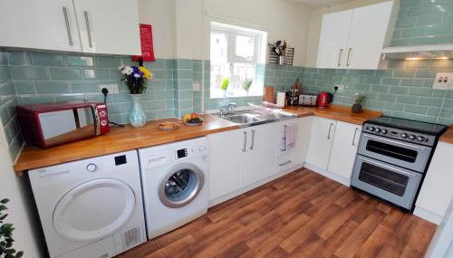 Epicsa - Corporate & Family Stay in 3 Bedroom House with Garden, FREE parking - Foto 5