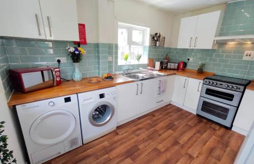 Epicsa - Corporate & Family Stay in 3 Bedroom House with Garden, FREE parking - Foto 5