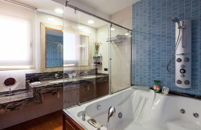 Unique Villa With Outdoor hot tub - Photo 27