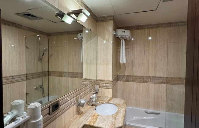 NY Suites Hotel - Photo 59