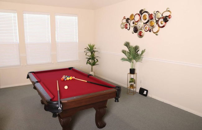Homify360 5BR Home With Game Room Media Room - Foto 2