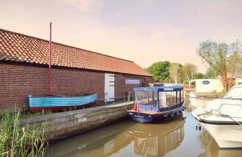 TAIL END: Bijoux Broads & Beach Base! Now with TV! - Photo 24