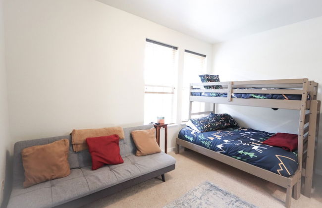 New Downtown Luxury Hideaway Skiing - Photo 4