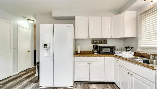 4 Mi to Dtwn Rochester: Charming Apt w/ Patio! - Foto 3