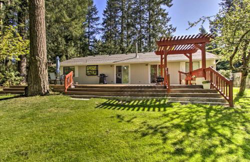 Quiet Lakefront Olympia Home with Dock on Half Acre - Foto 8