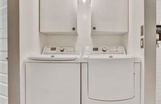 City Oasis Awaits Cozy DT Home With Hot Tub Vikings - Foto 27