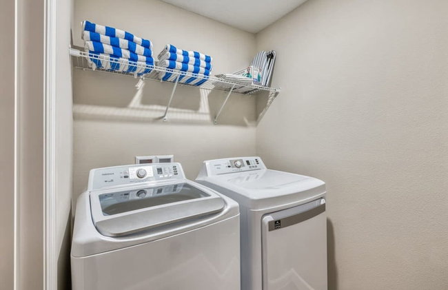 7961 Luxuosa Villa de 4 Suítes com Piscina Privativa a 10 Minutos da Disney - Foto 66