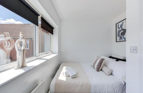 Stylish House with Driveway Parking, Self-Check-In, Fast WiFi and Smart TV by Yoko Property - Foto 6