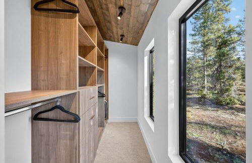 The Luxe House | Upscale Cabin w/ Hot Tub & Fire Pit! - Foto 60