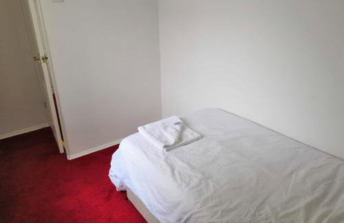 Spacious semi detached house - Photo 16