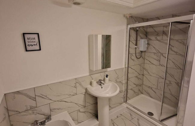 Remarkable 1-bed Apartment in Gateshead - Photo 6