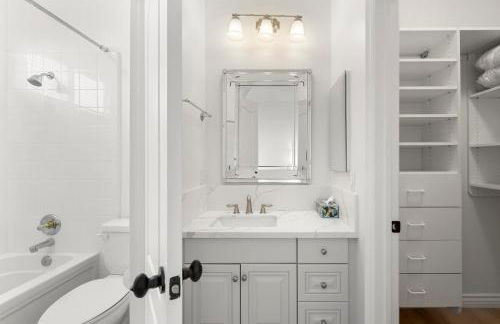 Spacious Luxury home in Gated Community with Resort Pool & Scenic Views - Photo 43